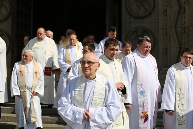 Wielki Czwartek - kapłani w katedrze 2016