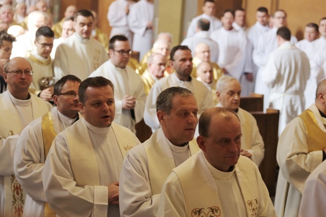 Wielki Czwartek - kapłani w katedrze 2016