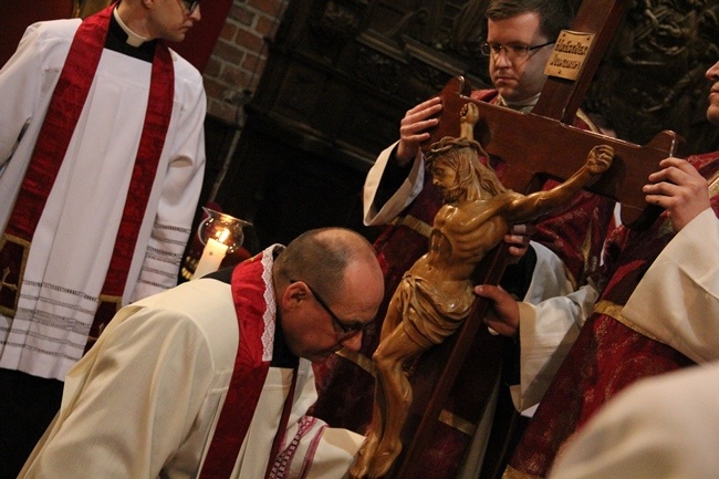 Wielki Piątek w katedrze 2016