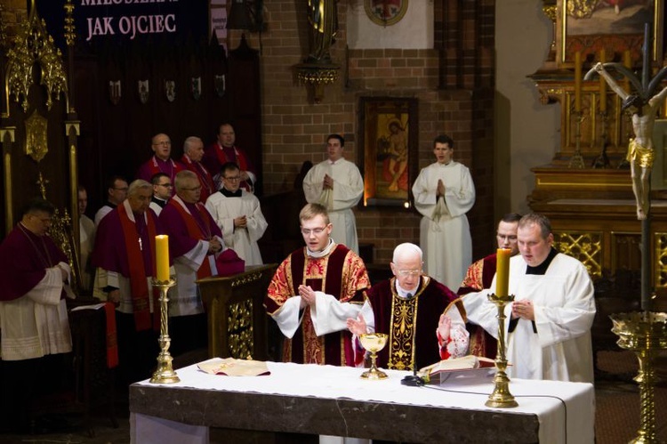 Wielki Piątek - liturgia w konkatedrze św. Jakuba