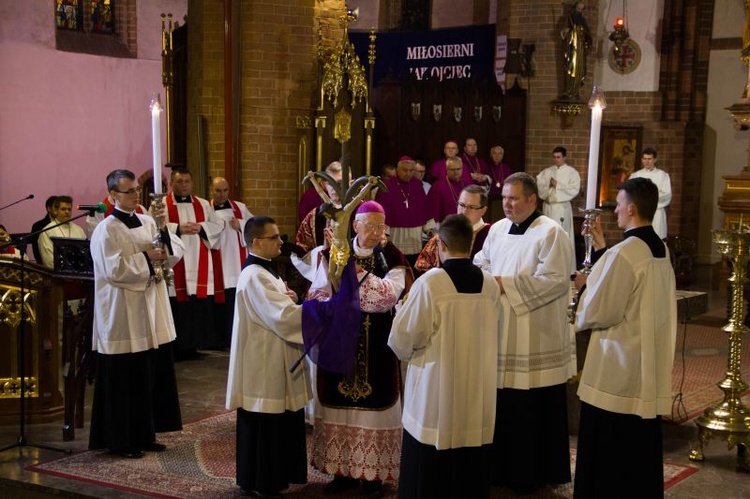 Wielki Piątek - liturgia w konkatedrze św. Jakuba