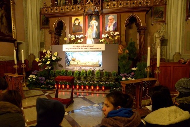 Adoracje przy grobie Pańskim w kościołach Radomia