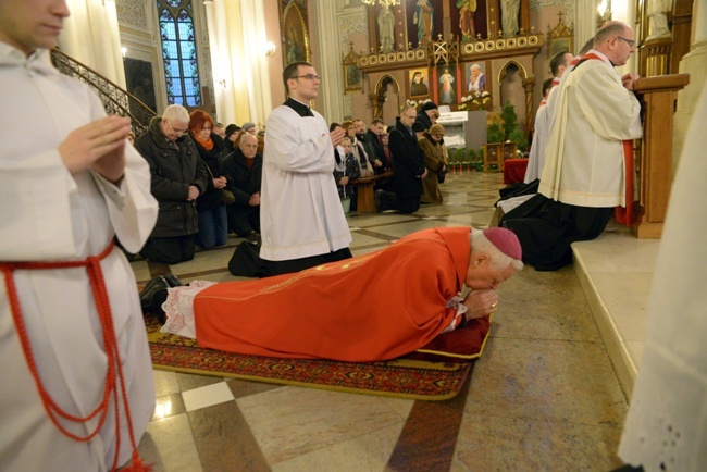 Adoracje przy grobie Pańskim w kościołach Radomia