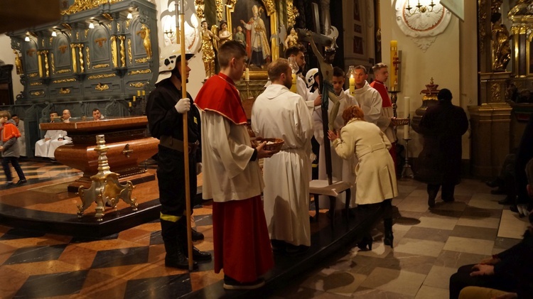 Wielki Piątek w łowickiej katedrze