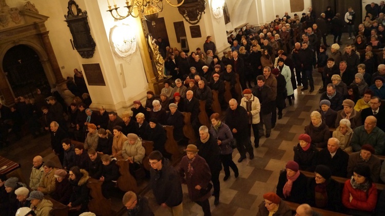 Wielki Piątek w łowickiej katedrze