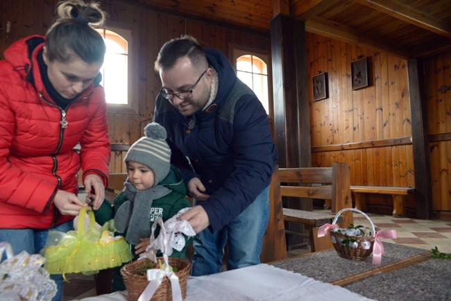 Święconkę do kościoła przynoszą już najmłodsi