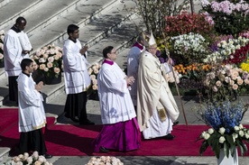 Na Placu św. Piotra zakończyła się liturgia Niedzieli Wielkanocnej