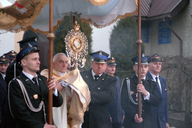 Procesja rezurekcyjna w Opocznie