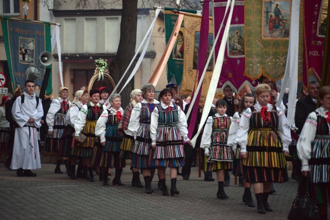 Procesja rezurekcyjna w Opocznie