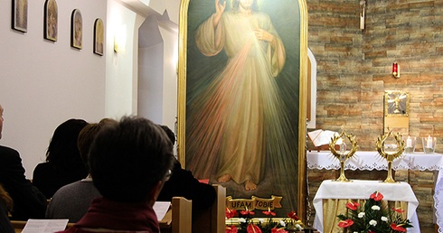 W czasie Świąt Zmartwychwstania Pańskiego obraz Jezusa Miłosiernego nawiedza kaplicę Misjonarek Niepokalanej Ojca Kolbego w Harmężach
