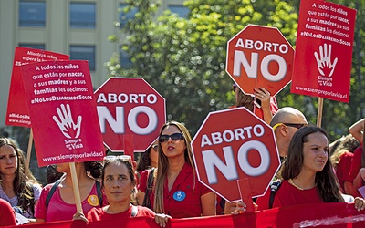 Protest przeciwko próbie legalizacji aborcji przed siedzibą chilijskiego parlamentu  21 marca 2016 r.