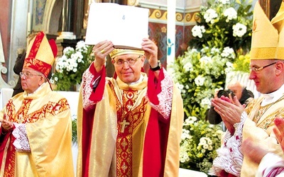  Biskup Piotr Libera 5 grudnia podpisał dekrety 43. synodu diecezji płockiej i przekazał je do realizacji 