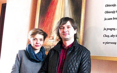 Joanna Niesiobędzka i jej brat Bartosz Kowalski w sanktuarium Bożego Miłosierdzia