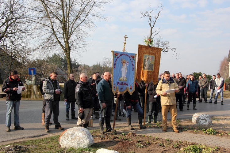 Chorągwiarze z parafii w Bobrownikach