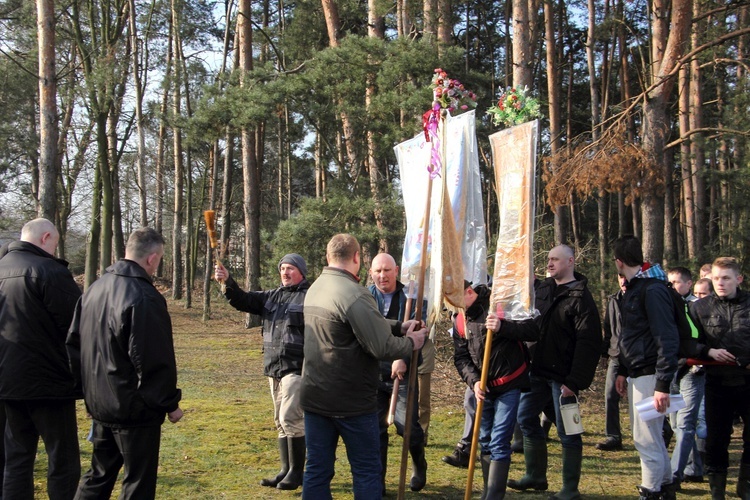 Chorągwiarze z parafii w Bobrownikach