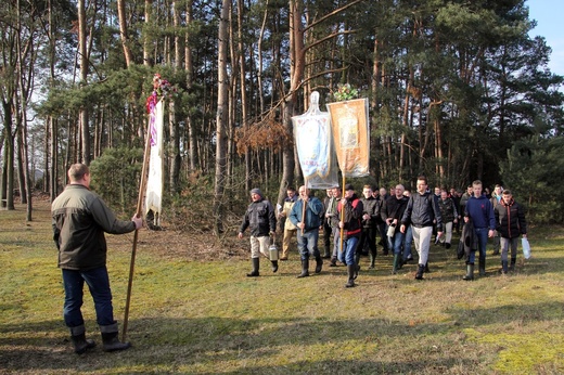 Chorągwiarze z parafii w Bobrownikach