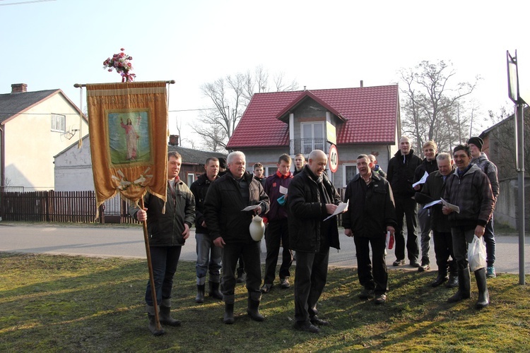 Chorągwiarze z parafii w Bobrownikach