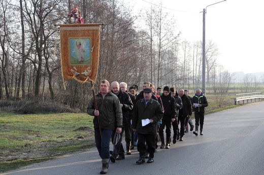 Chorągwiarze z parafii w Bobrownikach