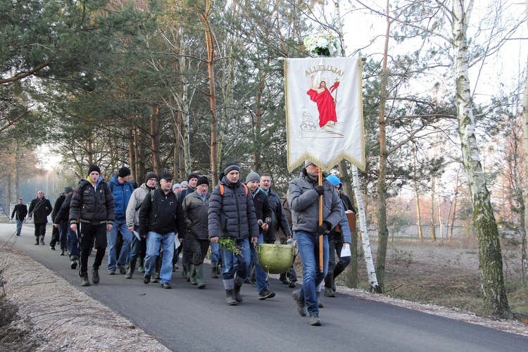 Chorągwiarze z parafii w Bobrownikach