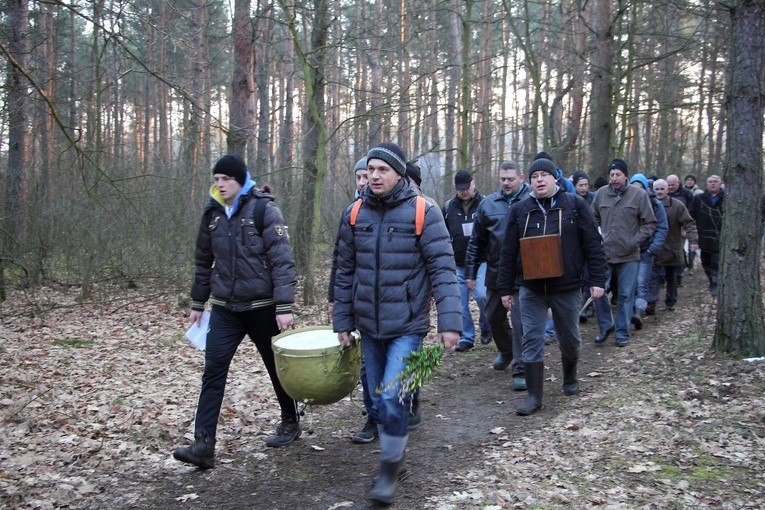 Chorągwiarze z parafii w Bobrownikach