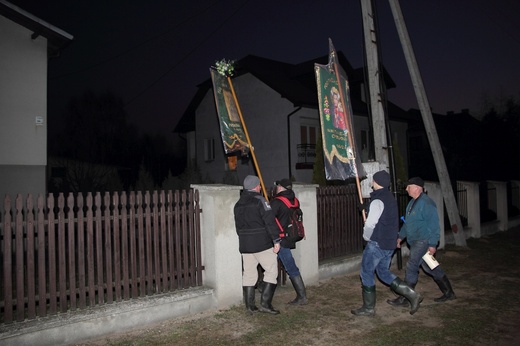 Chorągwiarze z parafii w Bobrownikach