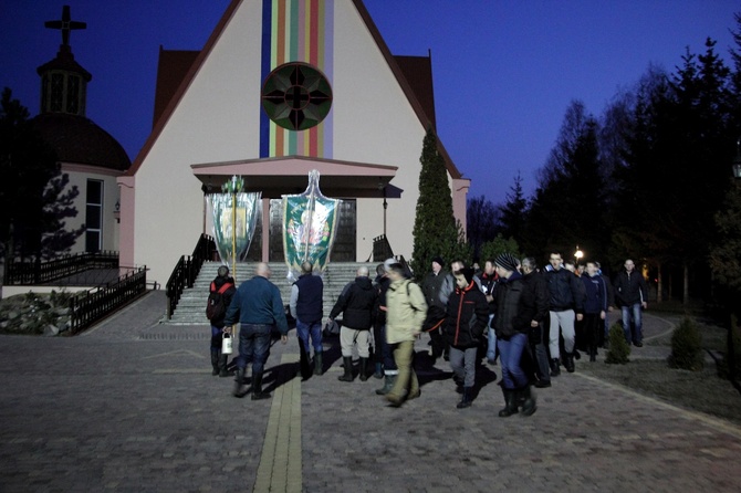 Chorągwiarze z parafii w Bobrownikach