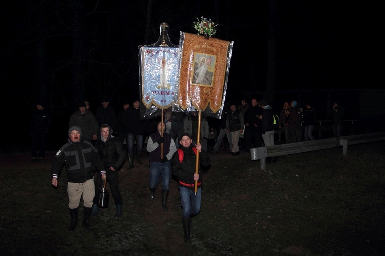 Chorągwiarze z parafii w Bobrownikach