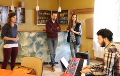 Ks. Bartłomiej Wink, Olga Nawara i Piotr Nowakowski podczas przesłuchań
