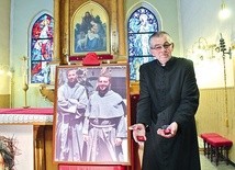 Ks. Wiktor Zajusz i błogosławieni franciszkanie w kościele w Krasowach