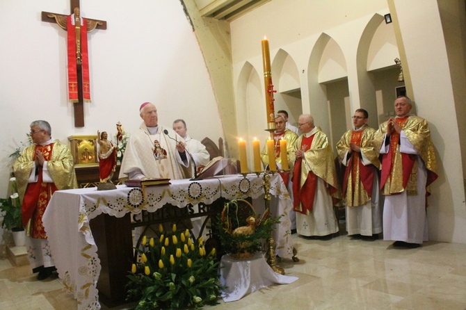 Krzyż i ikona ŚDM w Głuszycy