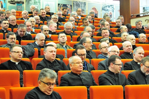 Co księża wiedzą o młodzieży?