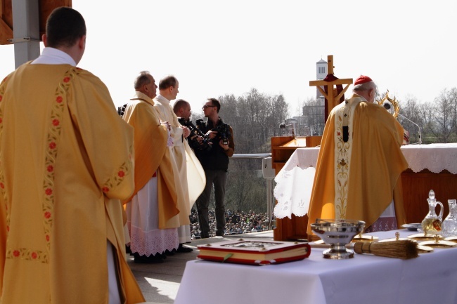 Rozdanie gałązek oliwnych w Łagiewnikach i obchody Niedzieli Miłosierdzia