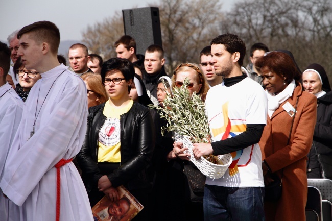 Rozdanie gałązek oliwnych w Łagiewnikach i obchody Niedzieli Miłosierdzia