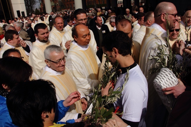 Rozdanie gałązek oliwnych w Łagiewnikach i obchody Niedzieli Miłosierdzia