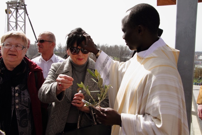 Rozdanie gałązek oliwnych w Łagiewnikach i obchody Niedzieli Miłosierdzia