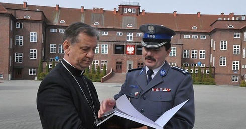 Biskup polowy u przyszłych policjantów