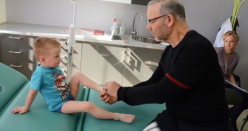 Przez cztery dni amerykański ortopeda przyjmował pacjentów z różnych stron Polski i Europy 
