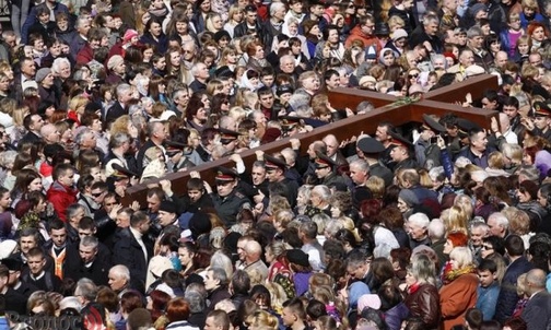 Trzydzieści tysięcy za krzyżem