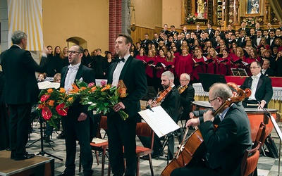  Po występie w Domu Muzyki i Tańca, 2 kwietnia, chórzyści wykonali oratorium „Mesjasz” Jerzego Fryderyka Haendla podczas koncertu jubileuszowego w kościele św. Wawrzyńca w Zabrzu-Mikulczycach