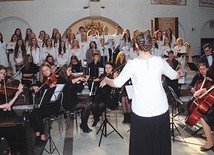 Kilkadziesiąt młodych ludzi zagrało i zaśpiewało dla Jezusa