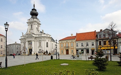 Bazylika w Wadowicach – mieście św. Jana Pawła II, papieża,  który wprowadził święto Miłosierdzia Bożego