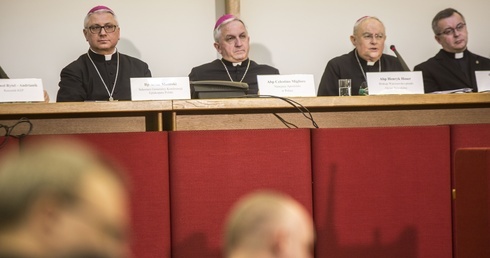 190 stron hymnu o miłości