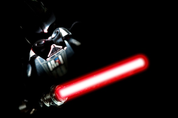 Reżyser "Star Wars" przechodzi na ciemną stronę mocy?