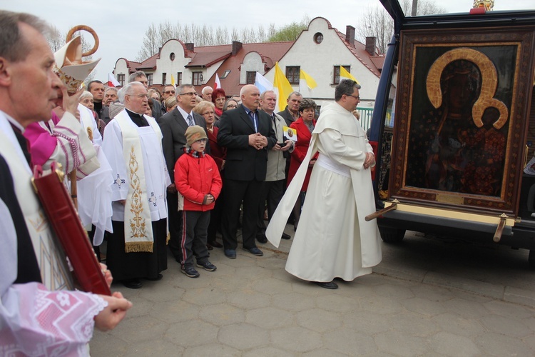 Płock. Nawiedzenie w parafii Matki Bożej Fatimskiej