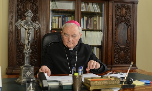 Biskupi za życiem i przeciw karaniu kobiet