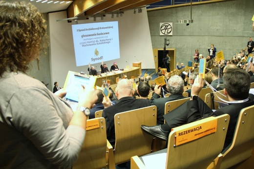 II Synod - sesja plenarna 9 kwietnia