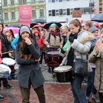 Manifa zwolenników aborcji na transparentach