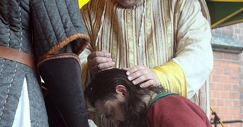 Chrzest przed katedrą