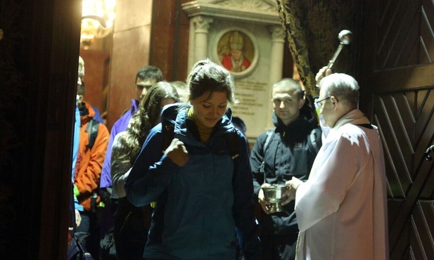60 kilometrów pieszo nocą