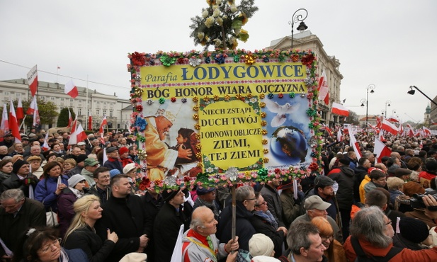 Polska w hołdzie ofiarom katastrofy smoleńskiej